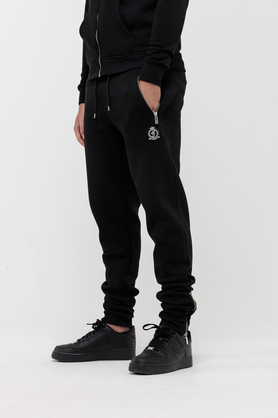 Benjart HRH Classic Zip Joggers in black, side view