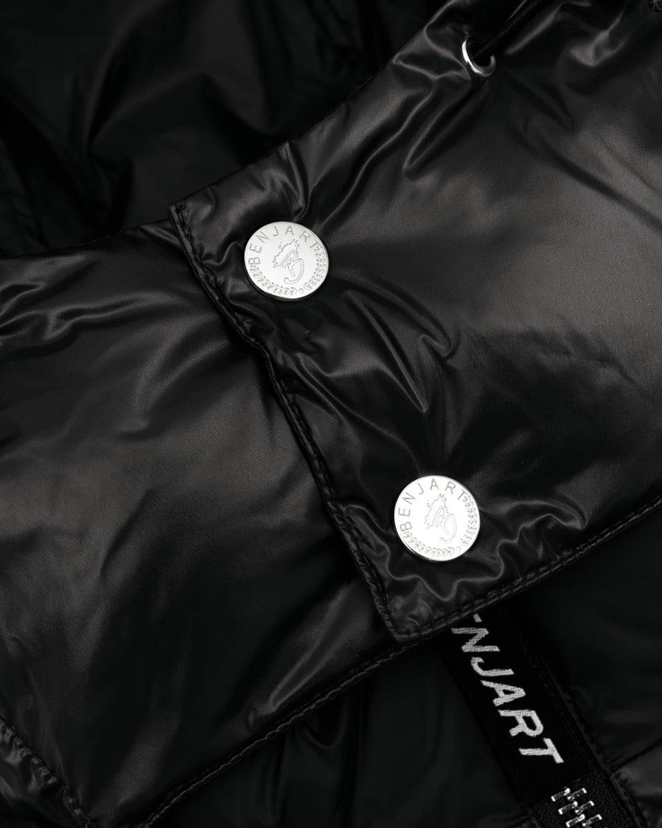 Benjart HRH Hooded Gilet in black, badge detail