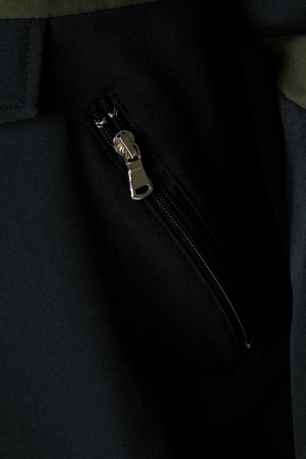 HRH Windbreaker Pullover - Black