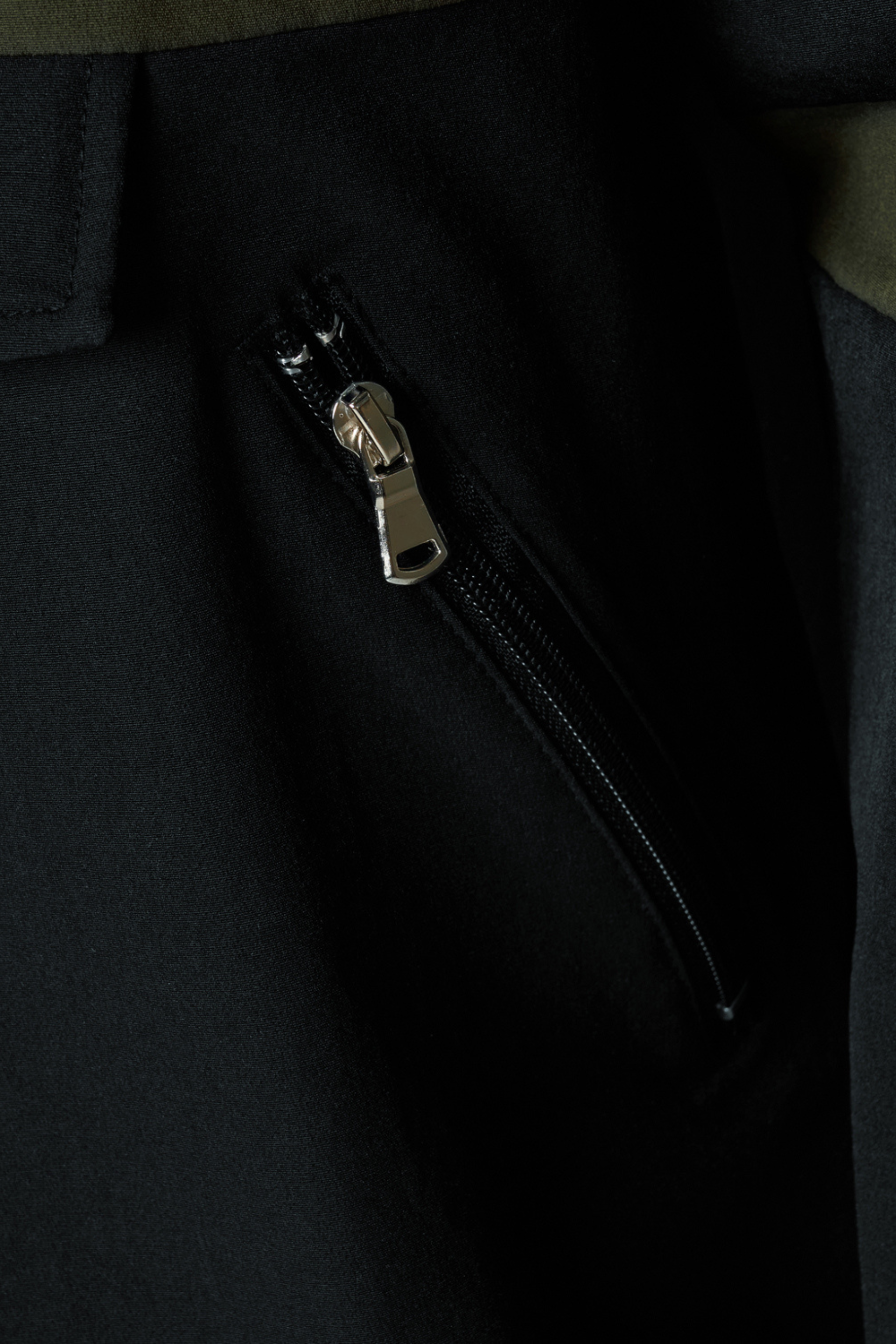 HRH Windbreaker Pullover - Black