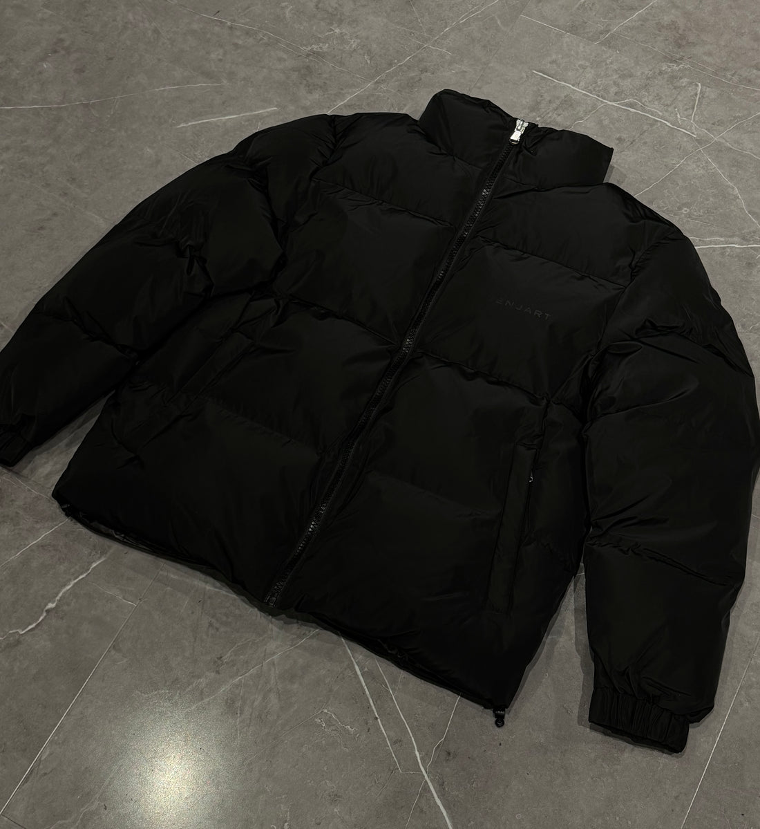 Benjart Cartier Puffer Jacket in black, detail view