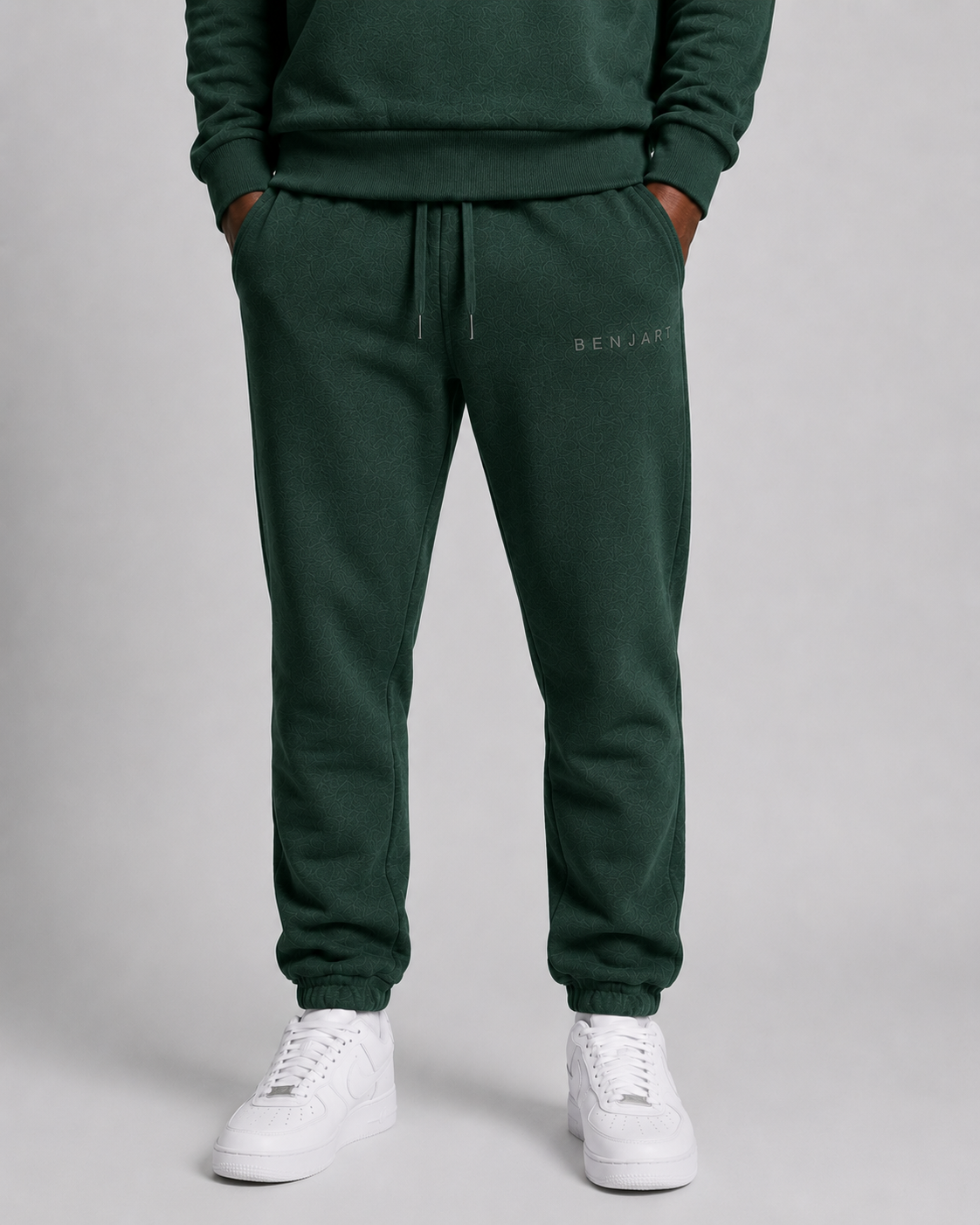 Benjart Blanks Joggers in pine green, front view