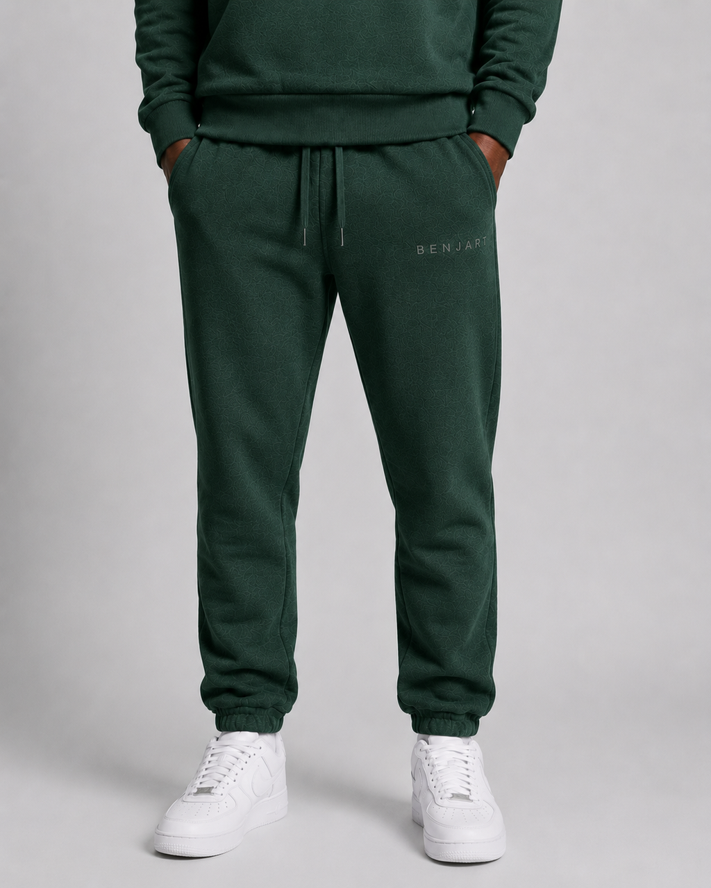 Benjart Blanks Joggers in pine green, front view