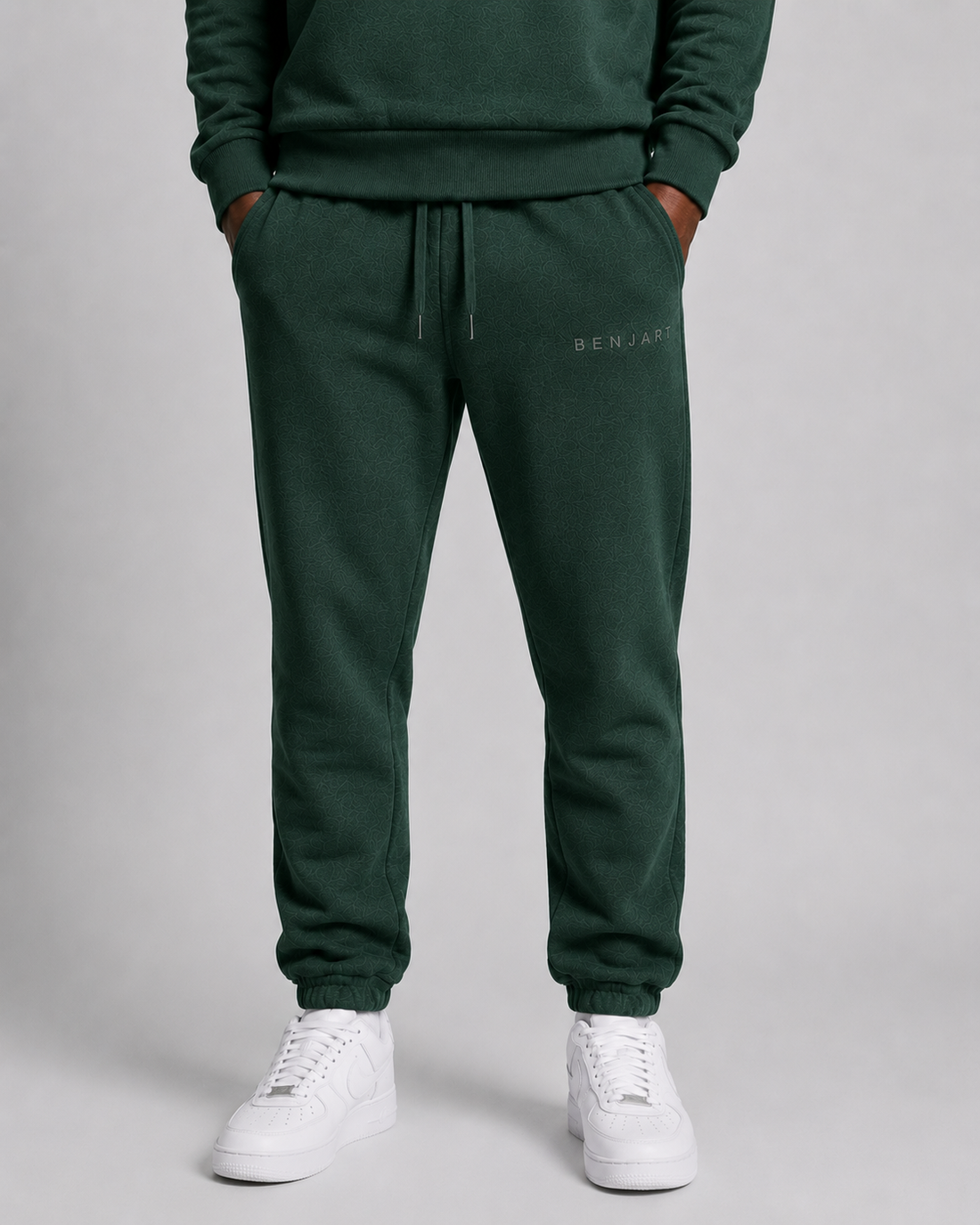 Benjart Blanks Joggers in pine green, front view