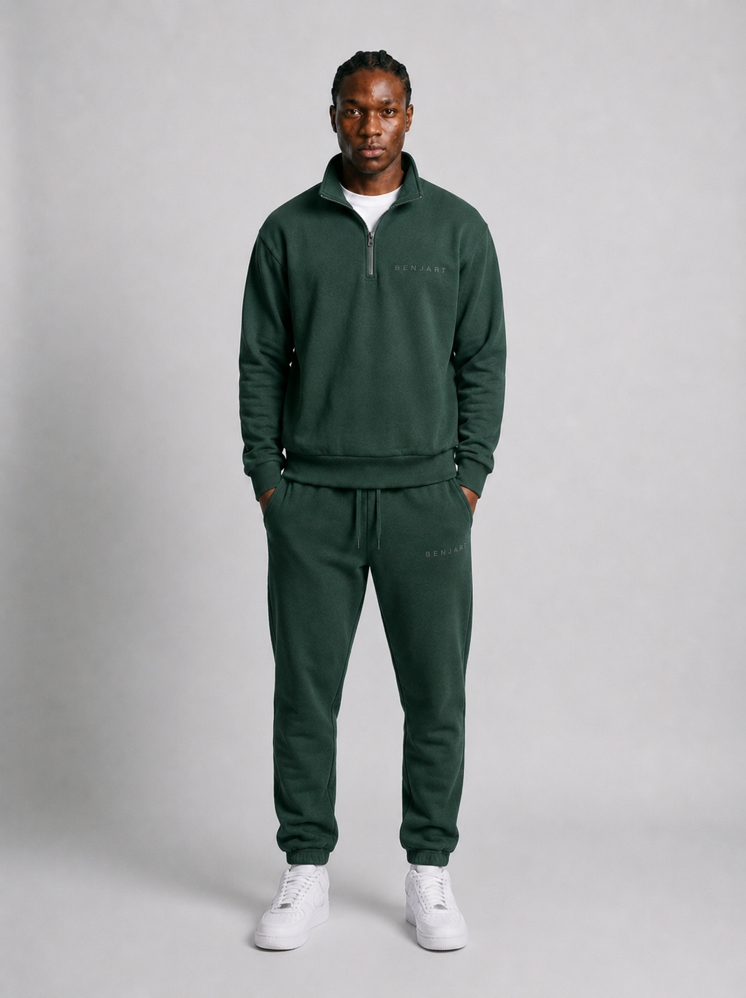 Benjart Blanks Joggers in pine green, side view