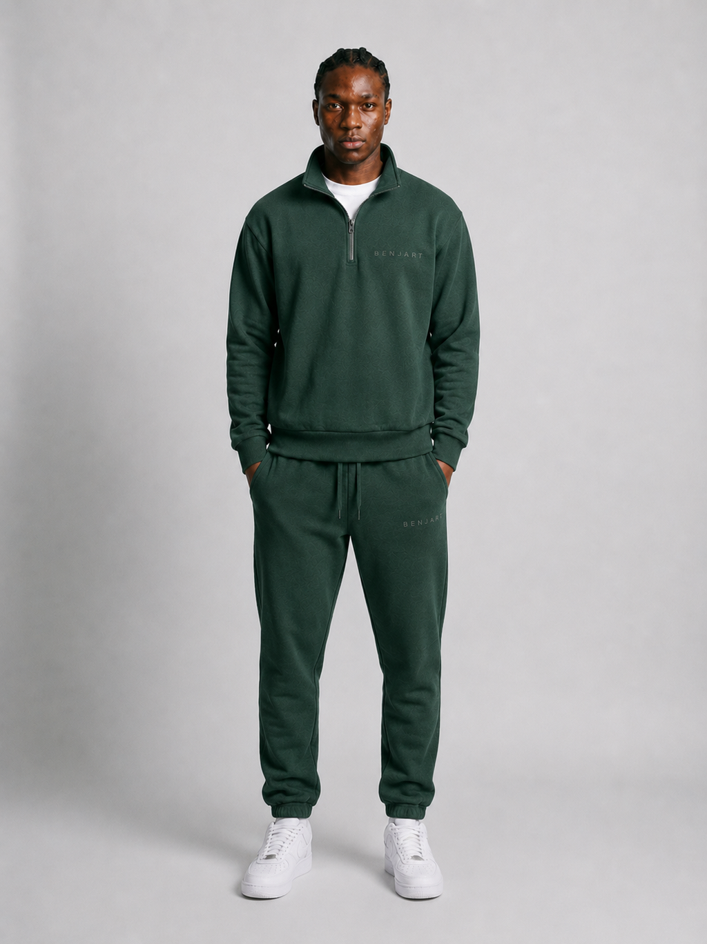 Benjart Blanks Joggers in pine green, side view